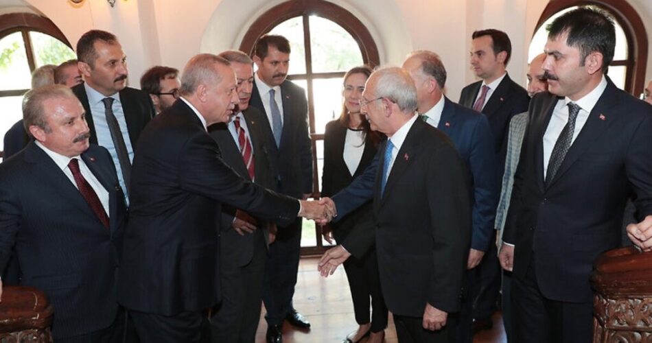 Körler sağırlar, birbirini ağırlar. Kim kimi af ediyormuş?
