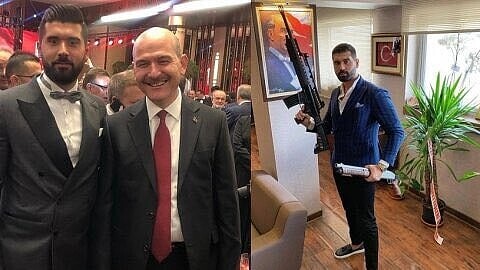 Taner Ay vakasına bir neşter vurulsa, Ay utanır da dünyaya ışık yansıtmaz